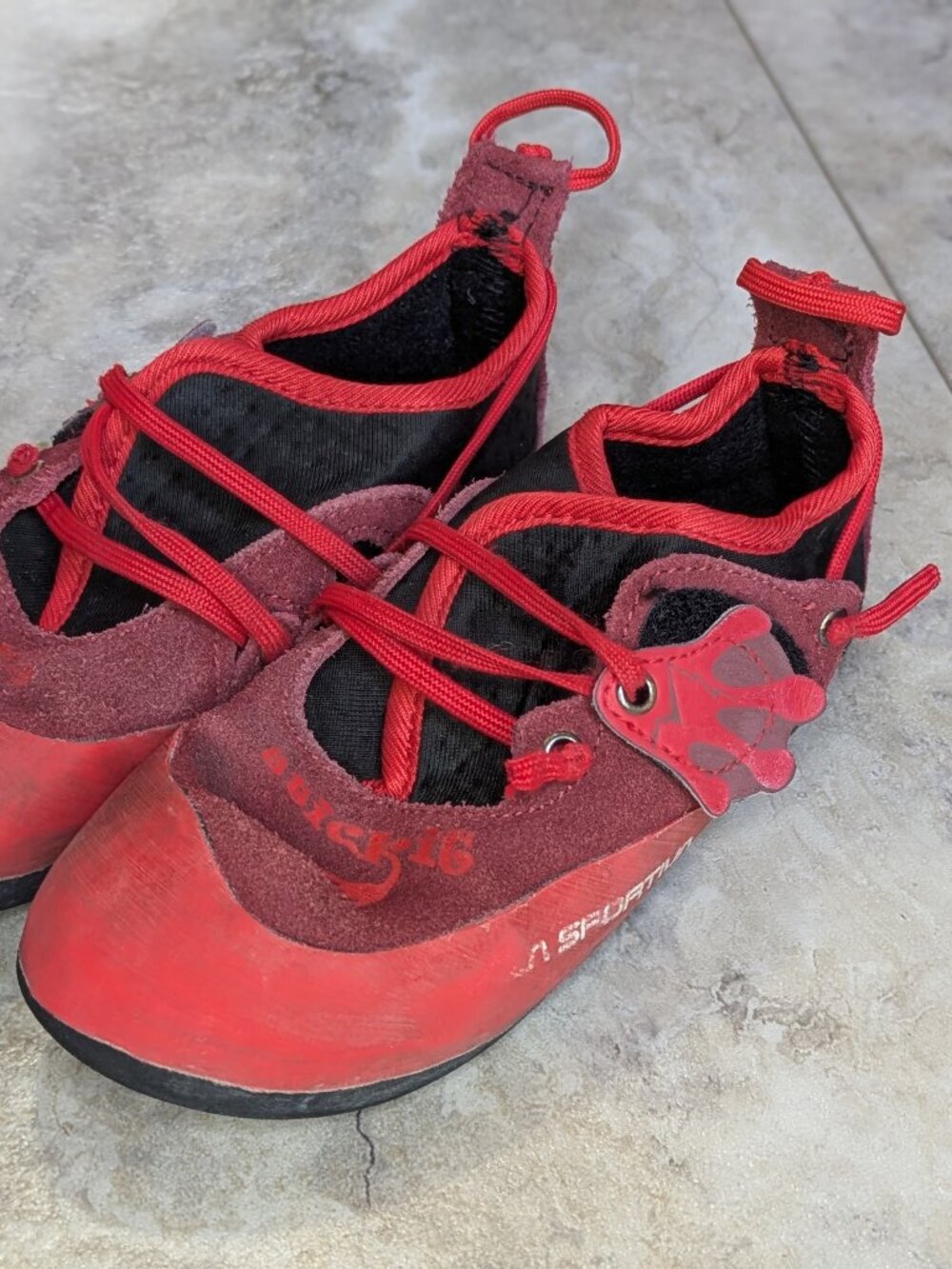 La Sportiva Stickit Climbing Shoes (youth 1-1.5)